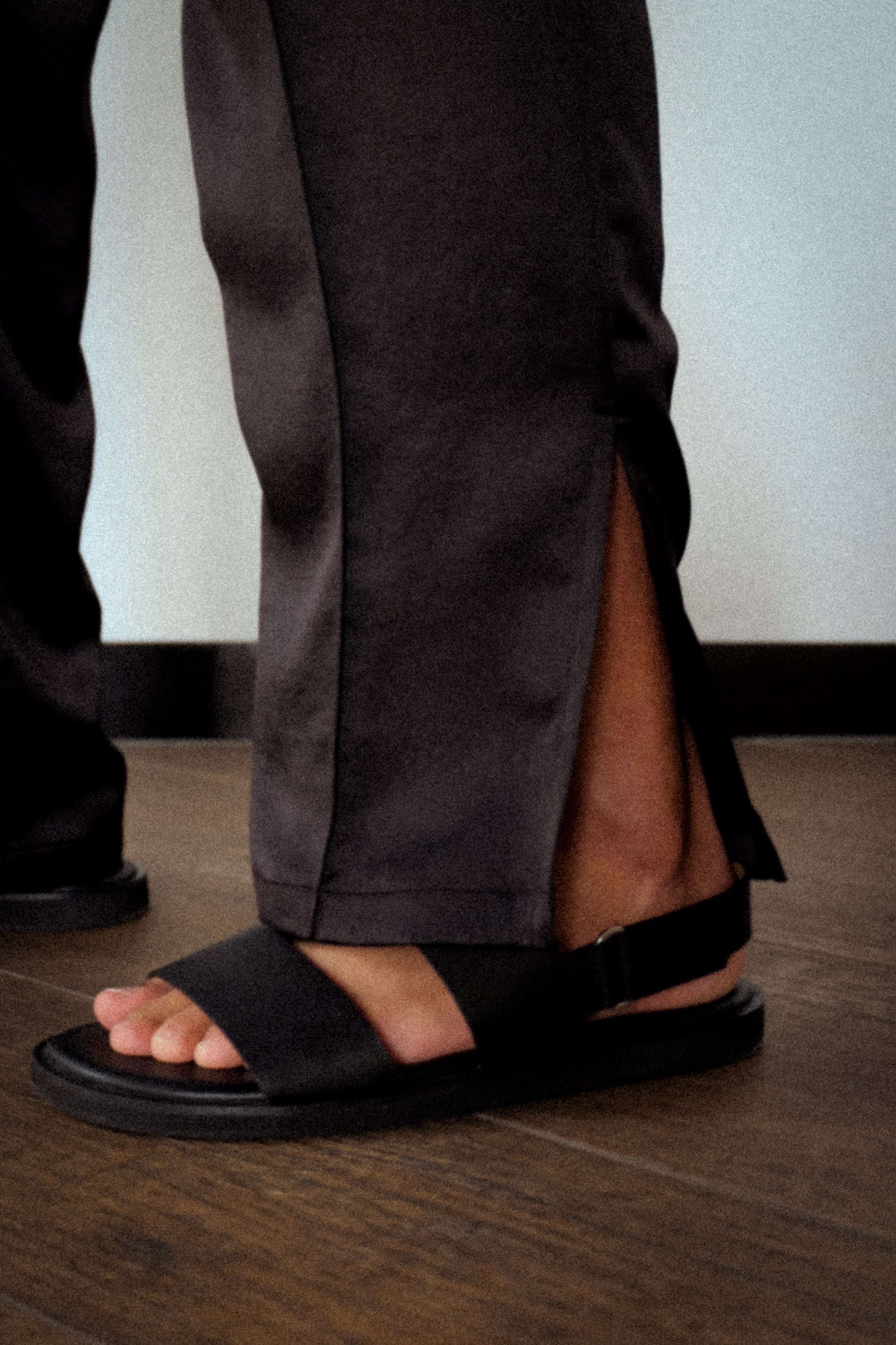 Sateen Side-Split Trouser – Black