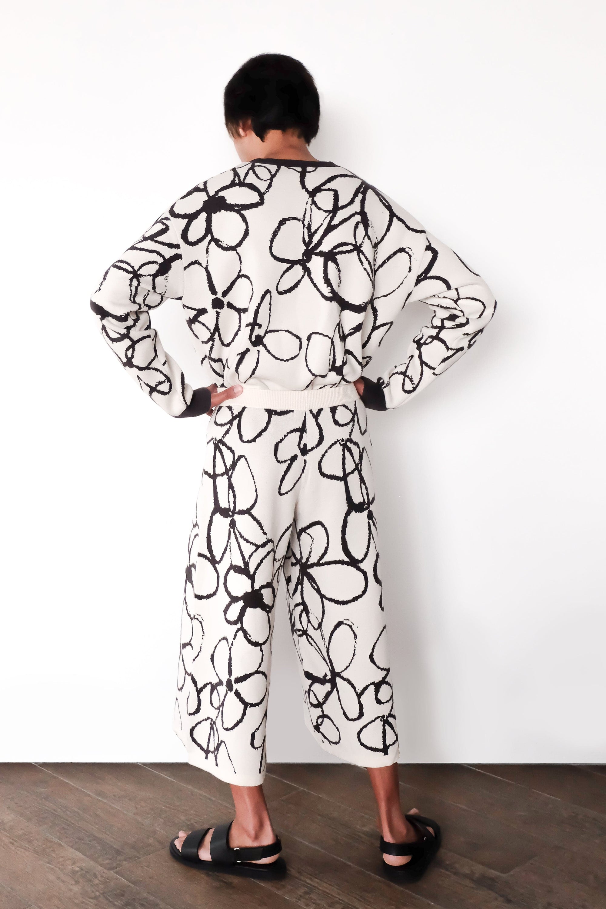 Rotten Flowers Crew Knit Sweater – Ivory