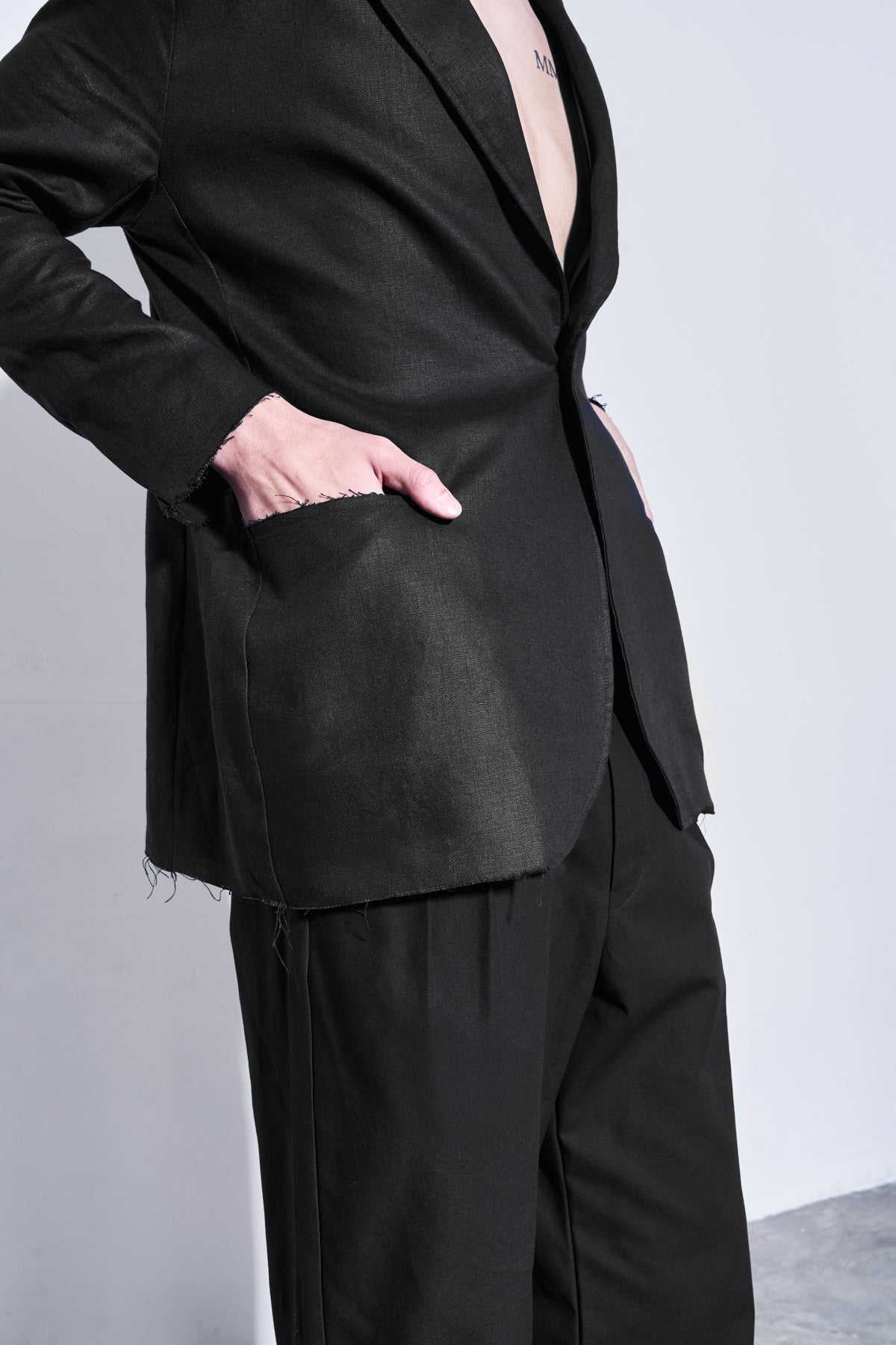 Deconstructed European Linen Blazer - Black
