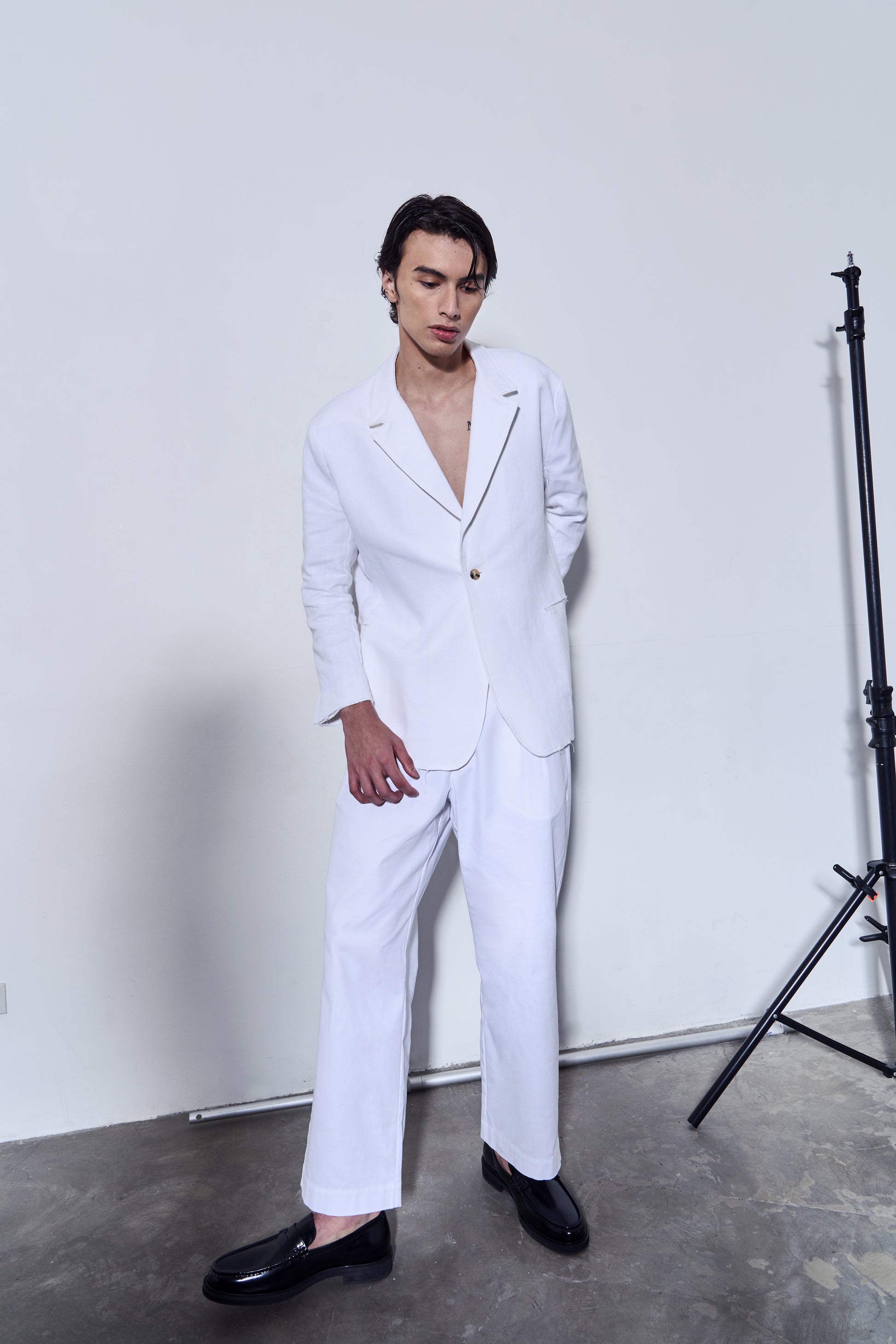Deconstructed European Linen Blazer - White