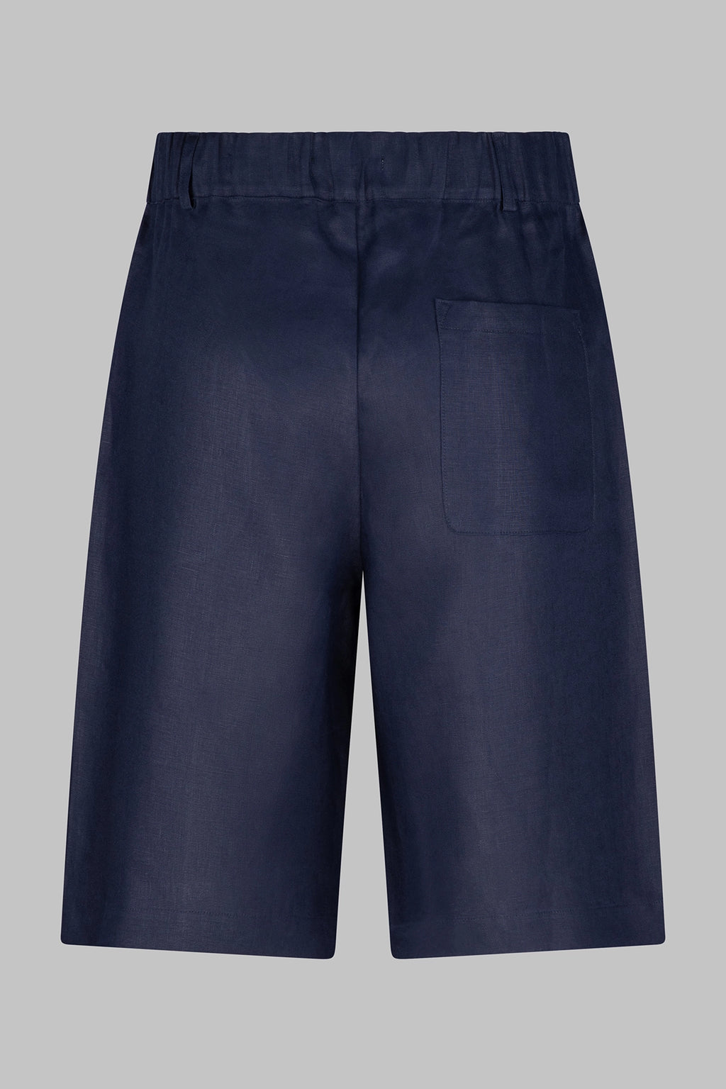 Back view of the Studio Luho oversized European linen shorts in navy with a wide leg.